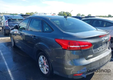 2015 Ford Focus Se z USA, uszkodzony, nr VIN 1FADP3F2XFL254674